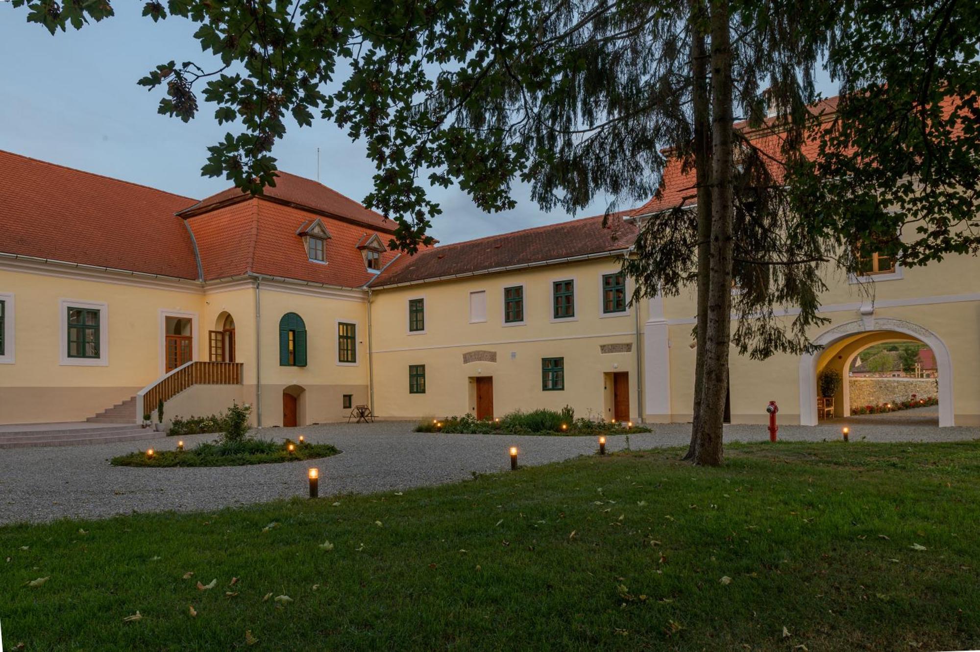Ugron Castle Fiatfalva Cristuru Secuiesc Exteriör bild