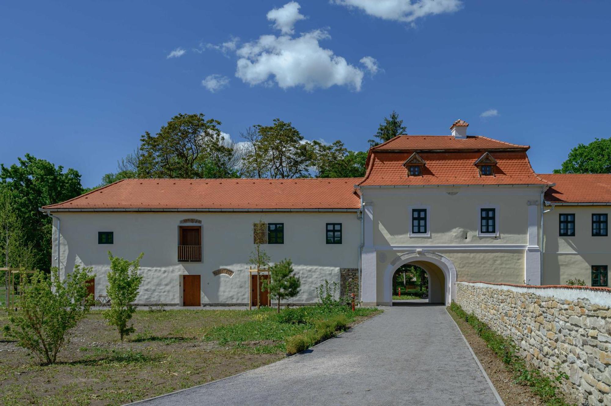 Ugron Castle Fiatfalva Cristuru Secuiesc Exteriör bild
